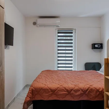 Simic Apartment Vir