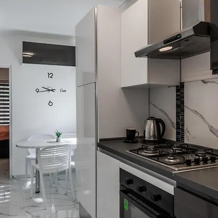 Simic Apartment Vir
