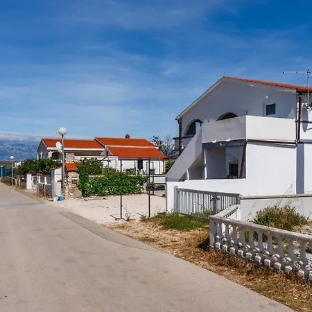 Simic Apartment Vir